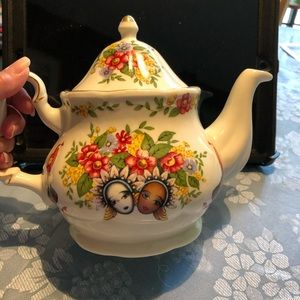BEAUTIFUL TEAPOT FROM ANTHONY MARK HANKINS